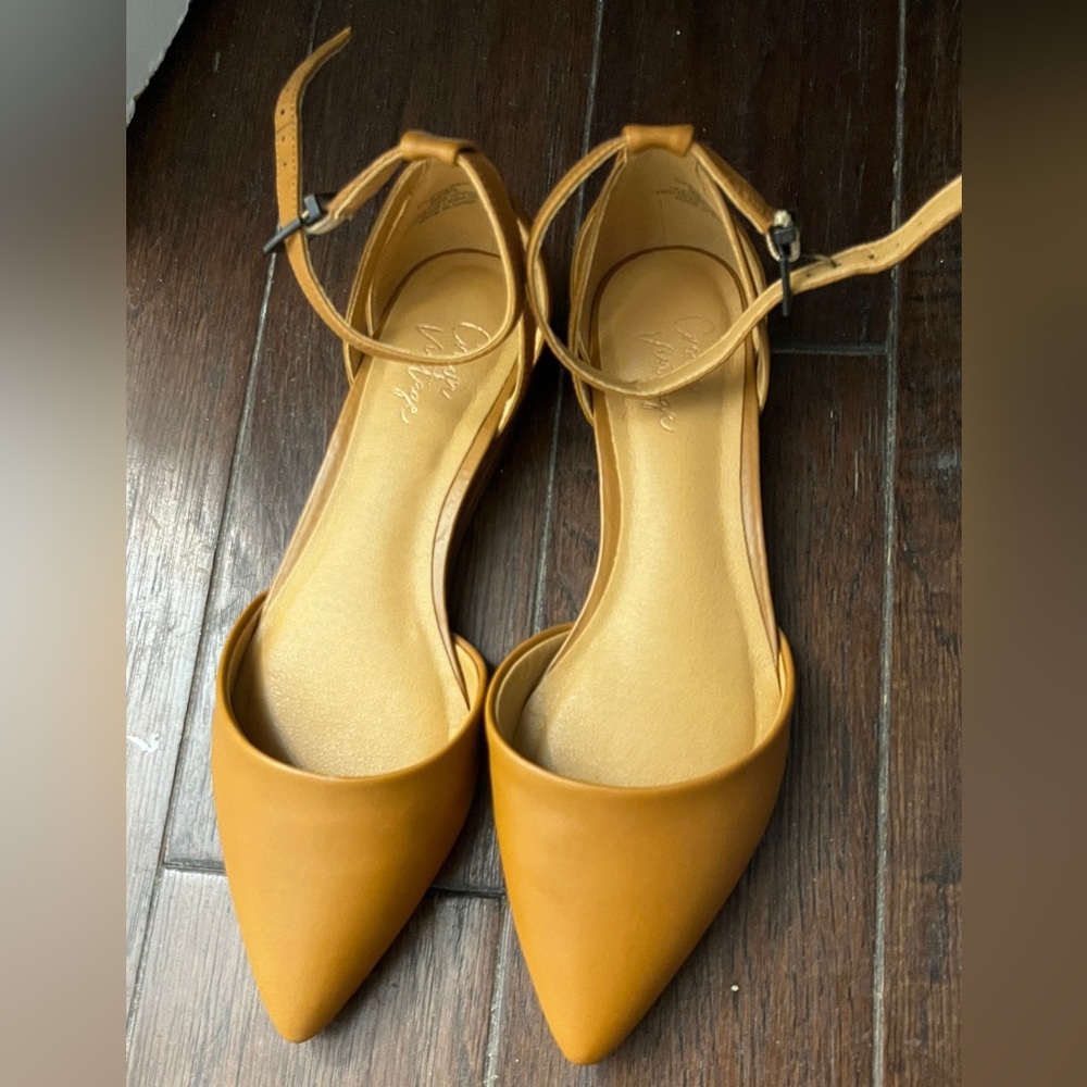 Crown Vintage Flats size 5.5